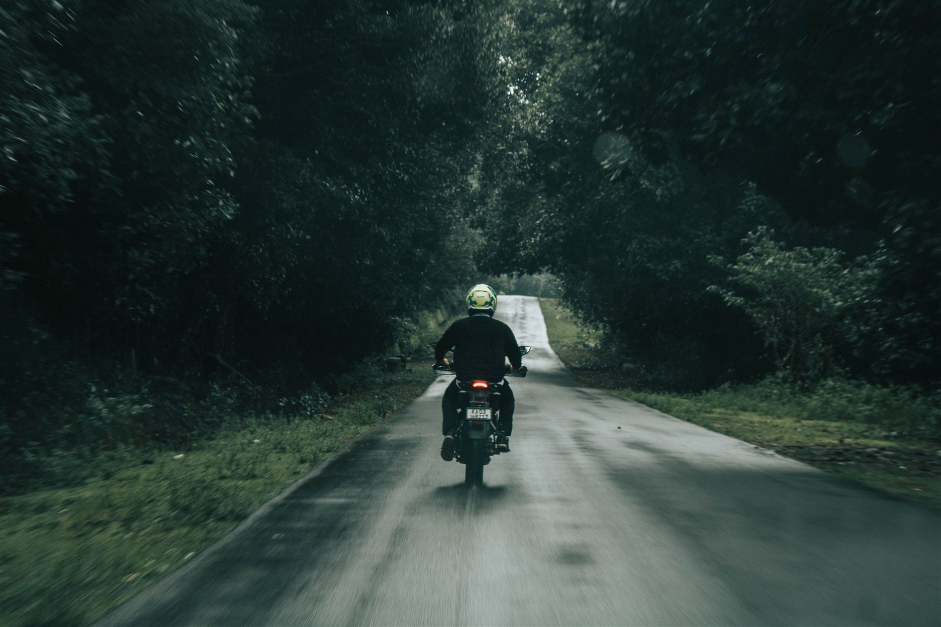 Perjalanan motor melintasi alam Indonesia